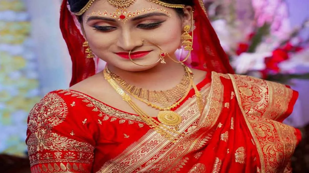 सोने में आई आज मामूली तेजी, चांदी की कीमत में आया 553 रुपये का उछाल Gold prices surge today check new major cities rate list - India TV Hindi
