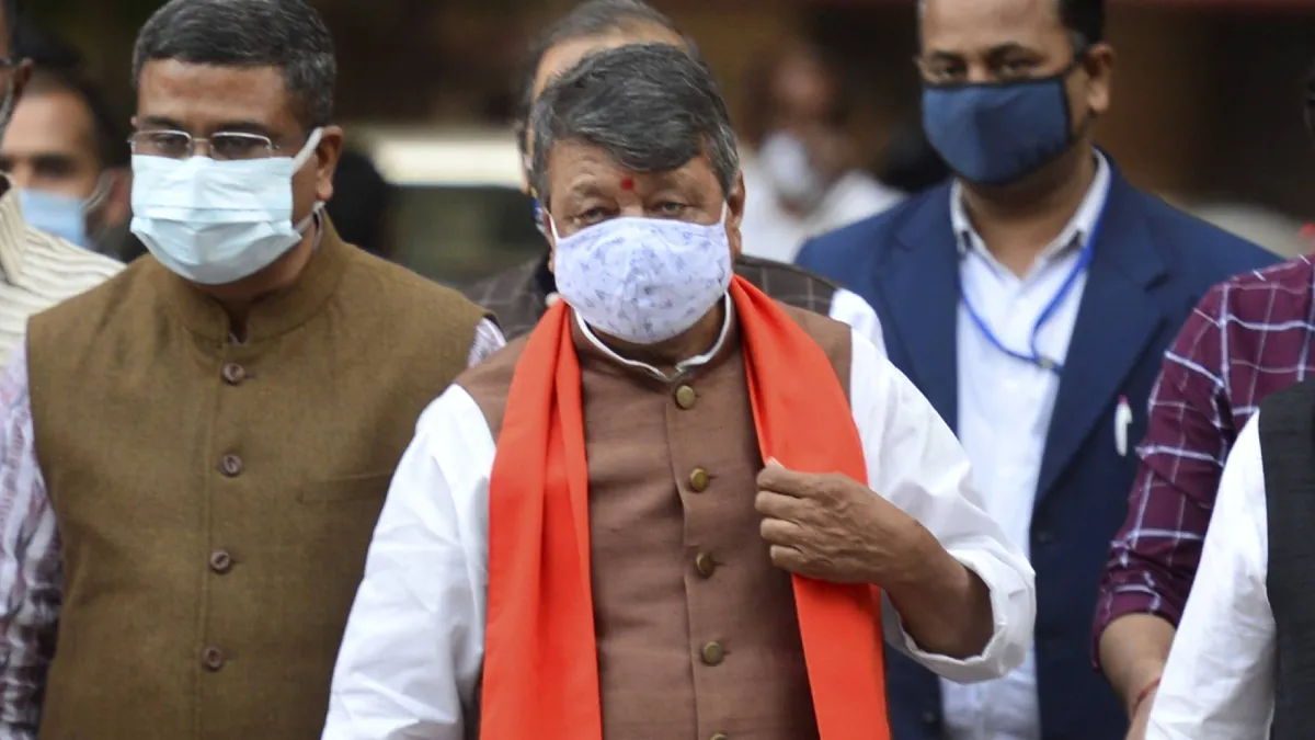 बंगाल: BJP ने चुनाव आयोग को सौंपी अपराधियों की लिस्ट, विजयवर्गीय बोले- गिरफ़्तारी से कम होगी हिंसा बंगाल: BJP ने चुनाव आयोग को सौंपी अपराधियों की लिस्ट, विजयवर्गीय बोले- गिरफ़्तारी से कम होगी हिंसा- India TV Hindi