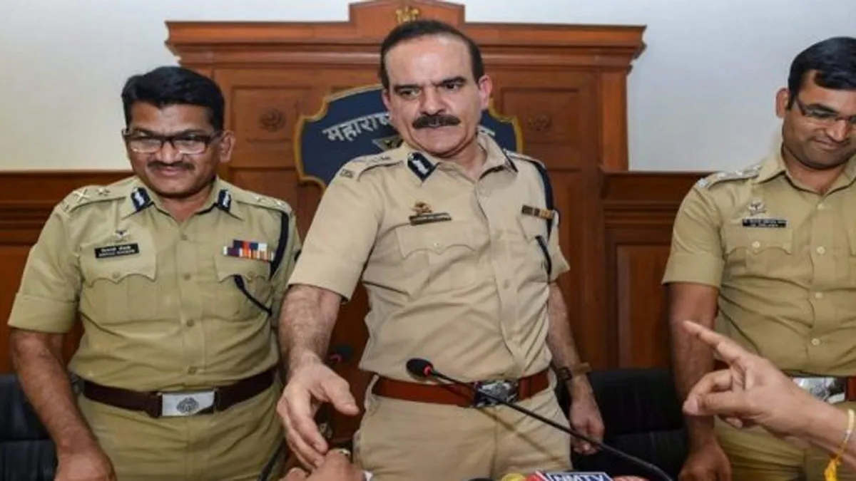 परमबीर के 'लेटर बम' से महाराष्ट्र की सियासत में भूचाल, देशमुख ने आरोपों को बताया झूठा, फडणवीस ने मांगा इस्तीफा Param Bir Singh, Anil Deshmukh, Sachin Vaze- India TV Hindi