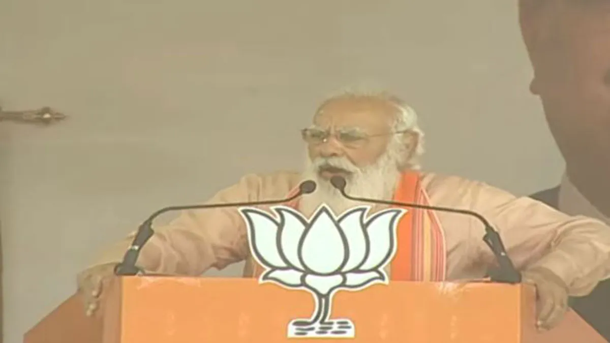 LIVE: लोकसभा में टीएमसी हाफ इस बार पूरी साफ, बंगाल की रैली में पीएम मोदी का बयान <p>पुरुलिया में रैली को...- India TV Hindi