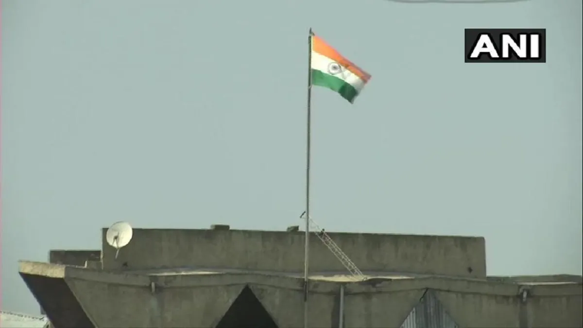 जम्मू-कश्मीर में हर सरकारी इमारत पर फहराएगा तिरंगा, LG ने जारी किए आदेश Jammu Kashmir LG directs administration to hoist national flag on government departments जम्मू-कश्मी- India TV Hindi