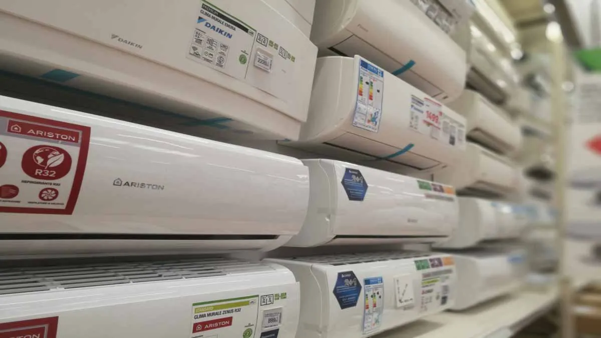 गर्मी में सस्ते AC उपलब्ध कराने के लिए सरकार ने उठाया कदम, एयर कंडीशनर व एलईडी के लिए PLI स्कीम को दी मंजूरी Modi Govt approves PLI scheme for cheap air-conditioners, LED lights- India TV Paisa