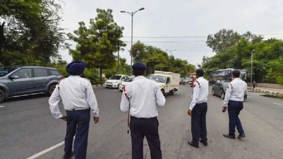 ट्रैफिक चालान को लेकर बड़ी खबर, पुलिस ने दी जानकारी ट्रैफिक चालान को लेकर बड़ी खबर, पुलिस ने दी जानकारी- India TV Hindi