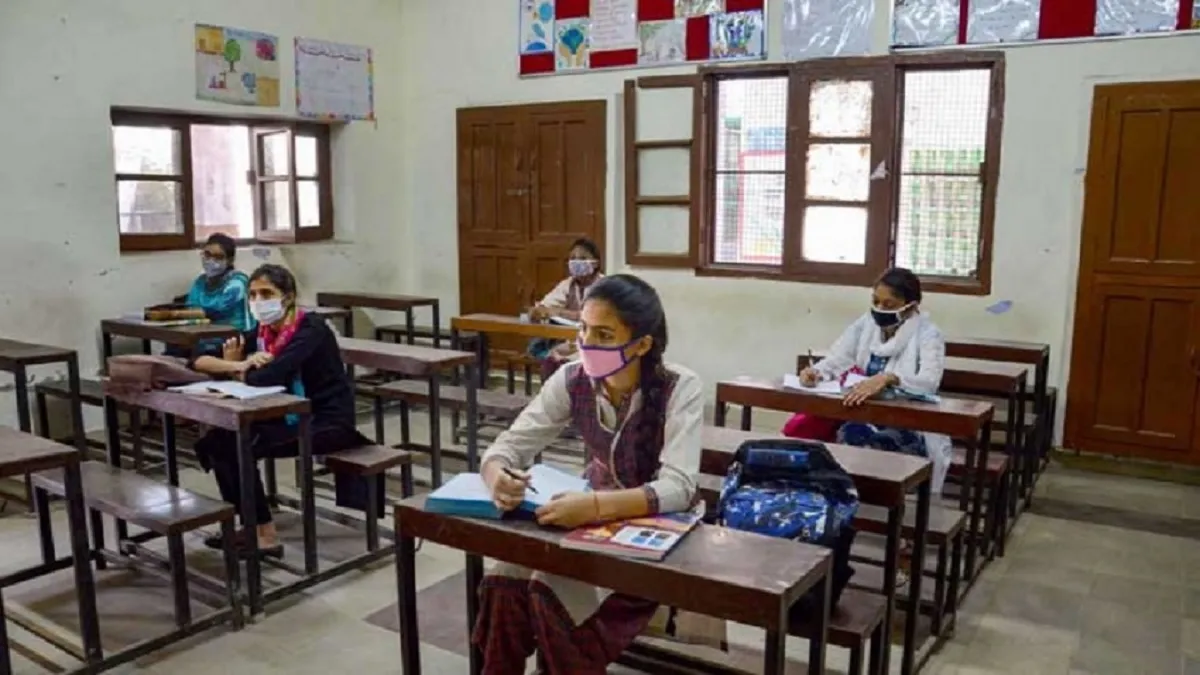 Delhi Coronavirus: दिल्ली में बच्चों को स्कूल बुलाने को लेकर बड़ा फैसला, 2021 में आए रिकॉर्ड मामले 'दिल्ली में स्कूलों के किसी भी कक्षा के विद्यार्थी को अगले आदेश तक नये अकादमिक सत्र में नहीं बुलाया - India TV Hindi