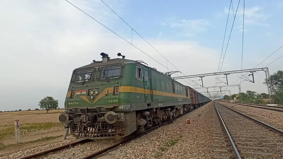 भारतीय रेल ने किया बड़ा काम, जानकर कहेंगे वाह मजा आ गया India Railways achieve another milestone in electrification of Railway Routes भारतीय रेल ने किया बड़- India TV Hindi