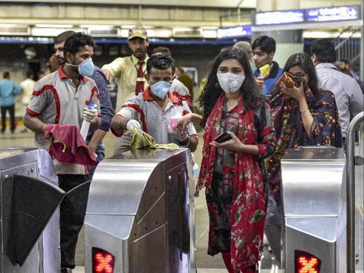 घर के अंदर भी अब मास्क पहनना शुरू करें, कोरोना वायरस की दूसरी लहर के बीच सरकार ने दी सलाह It's time to start wearing masks inside homes to prevent Covid-19, says govt- India TV Hindi