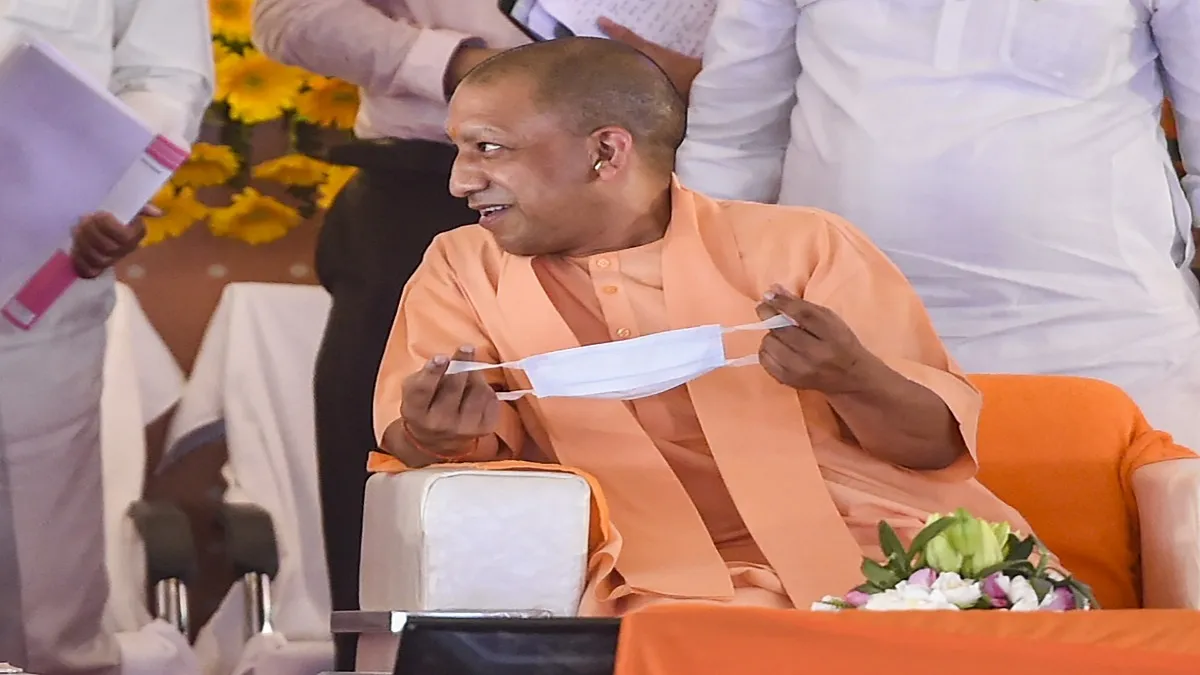 यूपी में 4 IPS अफसरों में फेरबदल, एडीजी और डीजी हटे, सीबीसीआइडी में बड़ा उलटफेर yogi government 4 IAS officers transfer in UP यूपी में 4 IPS अफसरों में फेरबदल, एडीजी और डीजी हटे, - India TV Hindi