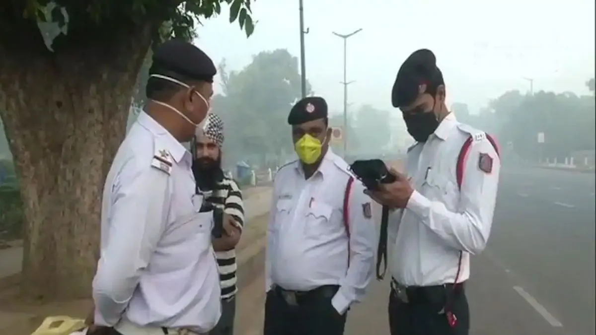 सावधान! ट्रैफिक पुलिस करेगी बहुत बड़ी कार्रवाई, कार चालक भुलकर भी ना करें यह गलती सावधान! ट्रैफिक पुलिस करेगी बहुत बड़ी कार्रवाई, कार चालक भुलकर भी ना करें यह गलती- India TV Hindi