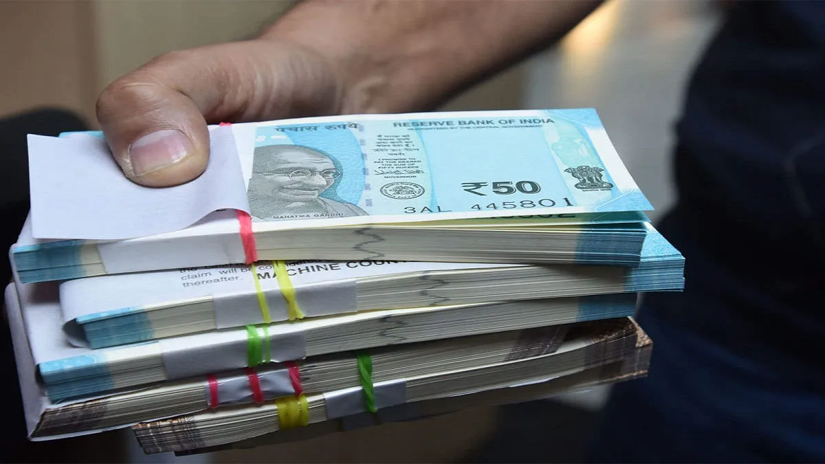 Fixed Deposit या Savings Account, जानिए कोरोना काल में निवेश के लिए क्या है बेहतर विकल्प Fixed Deposit or Savings Account Where Should One Choose to Invest- India TV Hindi