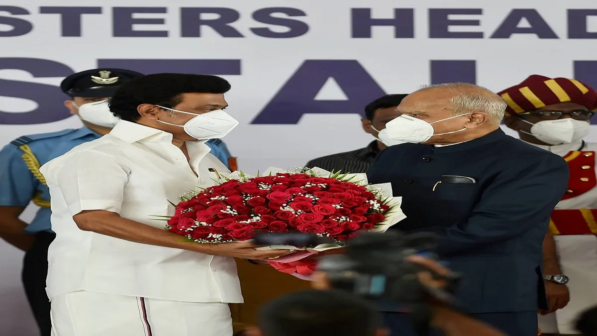 एमके स्टालिन ने मुख्यमंत्री बनते ही की बड़ी घोषणा, 2.07 करोड़ परिवारों को मिलेगी 4000 रुपये कोरोना राहत राशि TN CM MK Stalin announces Rs 4,000 pandemic relief for over 2.07 crore ration card holders, cut in A- India TV Hindi