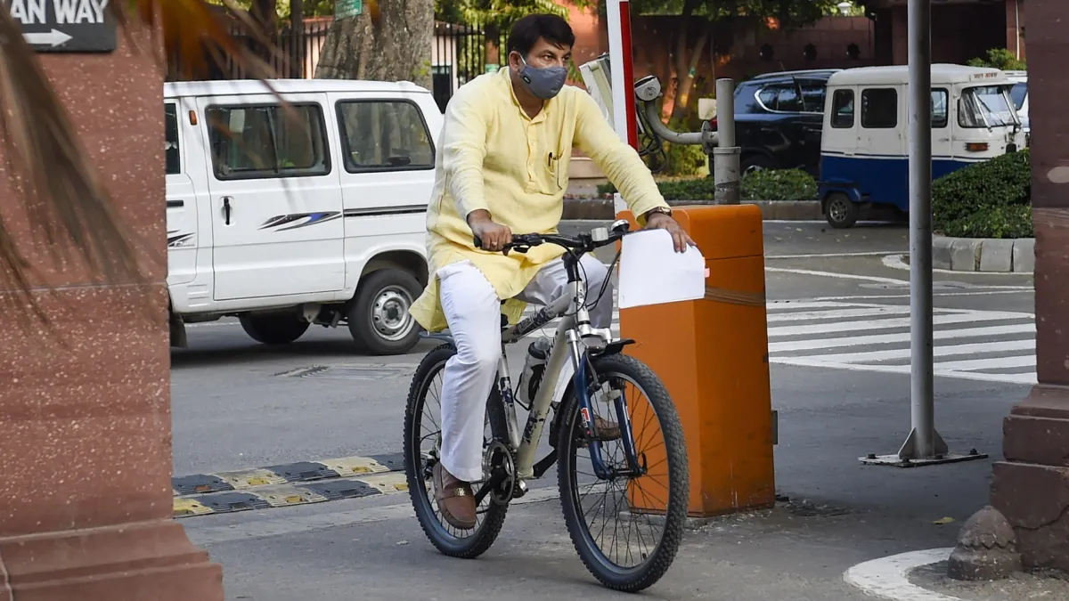 मनोज तिवारी का आरोप- सच दिखाने वाले पत्रकारों को परेशान कर रही दिल्ली सरकार- India TV Hindi