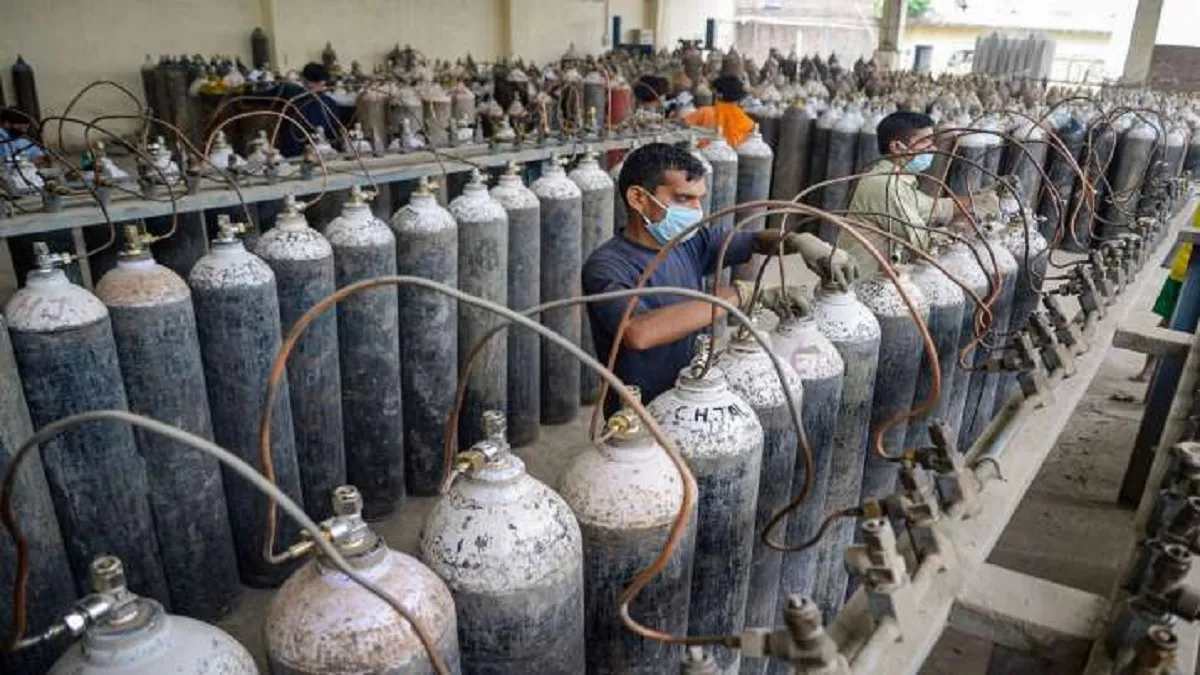 पश्चिमी दिल्ली के कालरा हॉस्पिटल में लिक्विड ऑक्सीजन खत्म, 108 मरीजों की जान खतरे में पश्चिमी दिल्ली के कालरा हॉस्पिटल लिक्विड ऑक्सीजन खत्म, 108 मरीजों की जान खतरे में- India TV Hindi