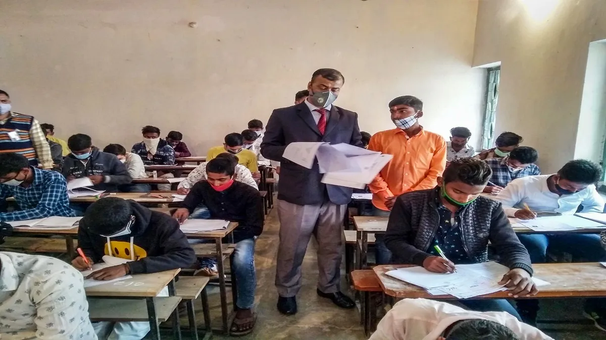 12th Board Exams: सरकार ने बनाया GoM, राज्य के शिक्षामंत्रियों और सचिवों से बात करके होगा फैसला 12th Board Exam dates government forms GoM 12th Board Exams: सरकार ने बनाया GoM, राज्य के शिक्षामंत्- India TV Hindi