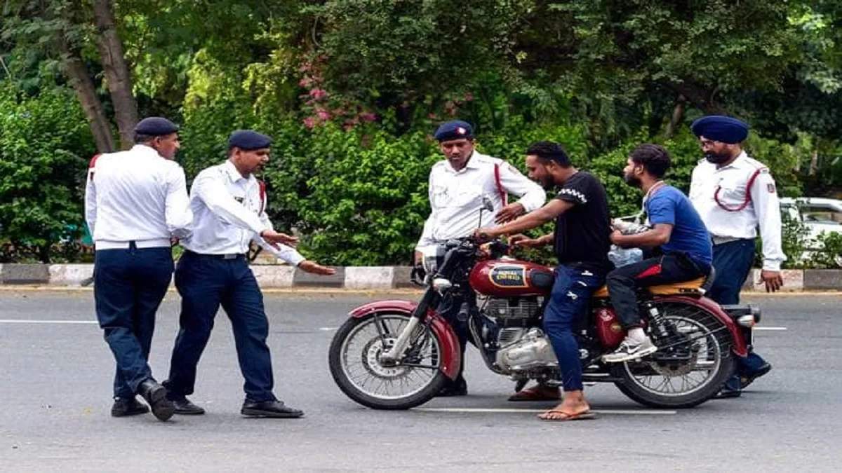 मोटरसाइकिल, कार, स्कूटर, ट्रक चालकों को मंत्रालय ने दी यह बड़ी चेतावनी, भूलकर भी ना करें यह गलती मोटरसाइकिल, कार, स्कूटर, ट्रक चालकों को मंत्रालय ने दी यह बड़ी चेतावनी, भूलकर भी ना करें यह गलती- India TV Hindi