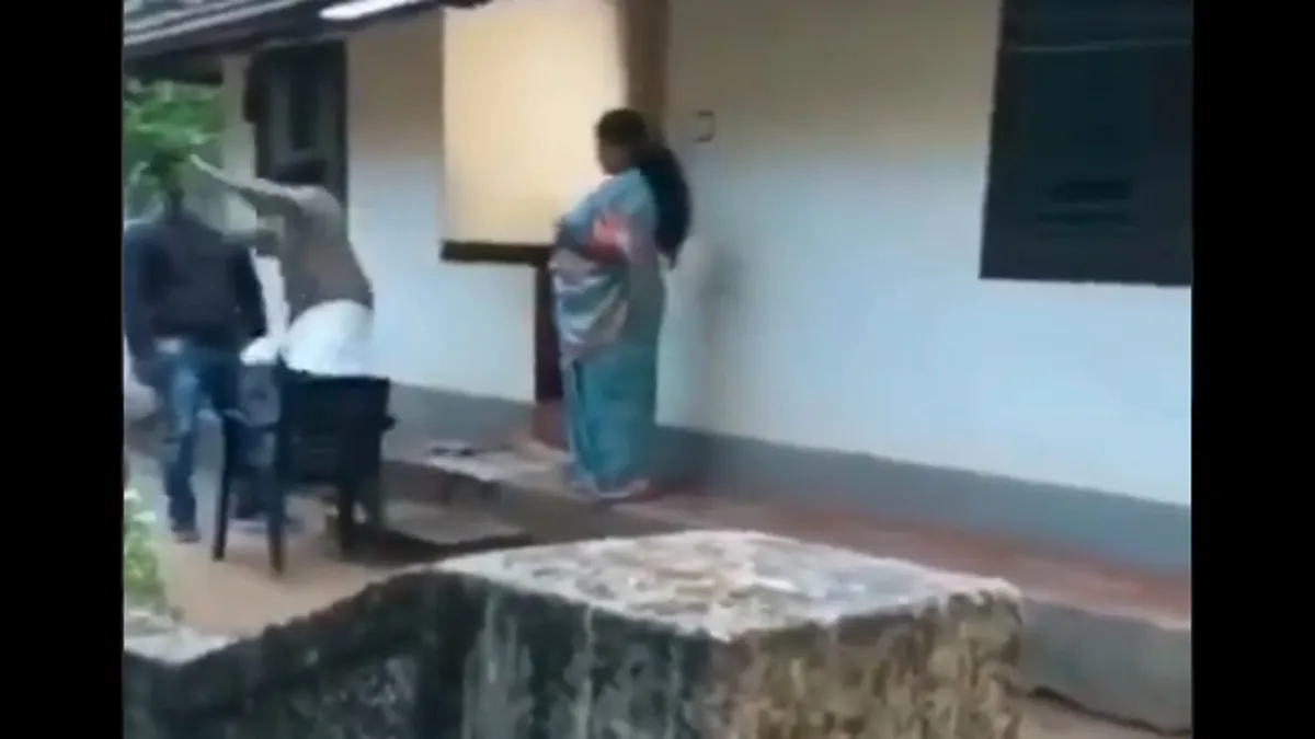 'पंगा लो तो बराबरी वाले से' शख्स ने बदल डाली कहावत, लोग बोले - गुस्सा अविष्कार की जननी man slap video- India TV Hindi