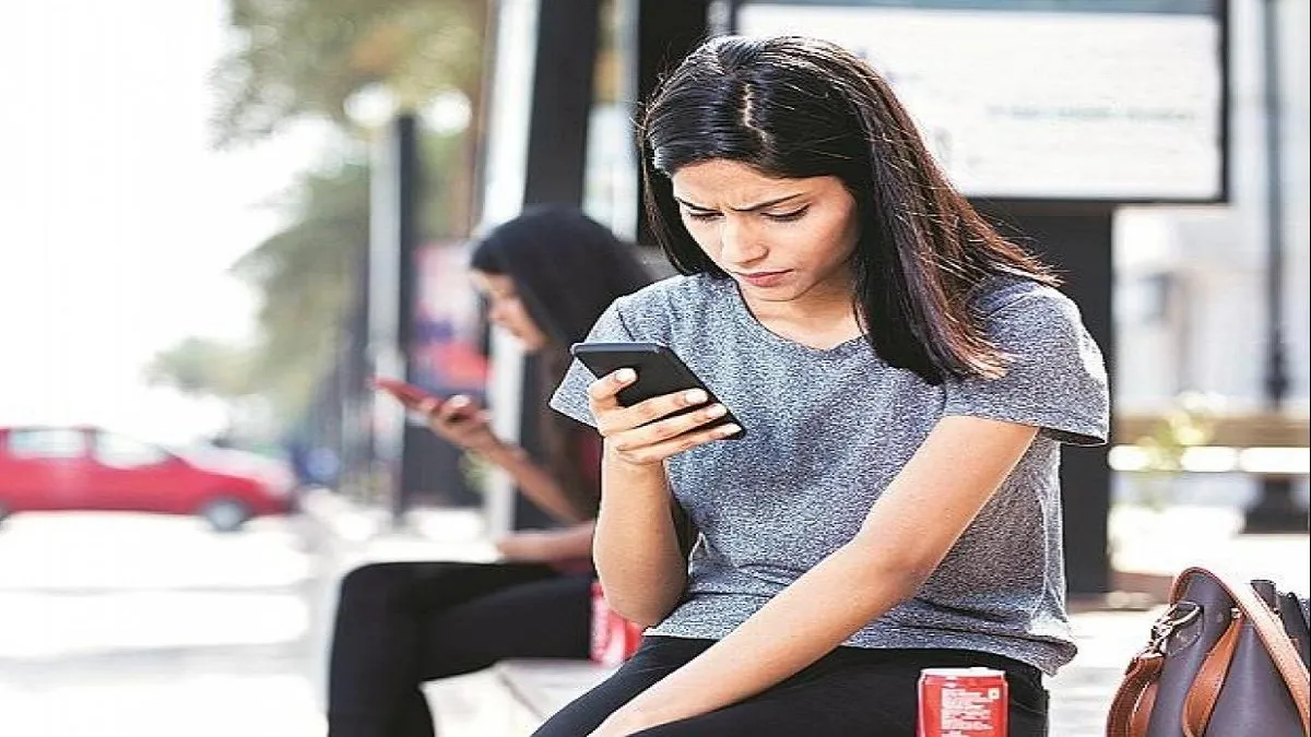 Airtel vs Jio vs Vi vs BSNL: जानिए 300 रुपये से कम के किस कंपनी के 1.5 व 2जीबी डेली डाटा प्लान हैं बेहतर Airtel vs Jio vs Vi vs BSNL 1.5GB and 2GB daily data plans under Rs 300- India TV Hindi