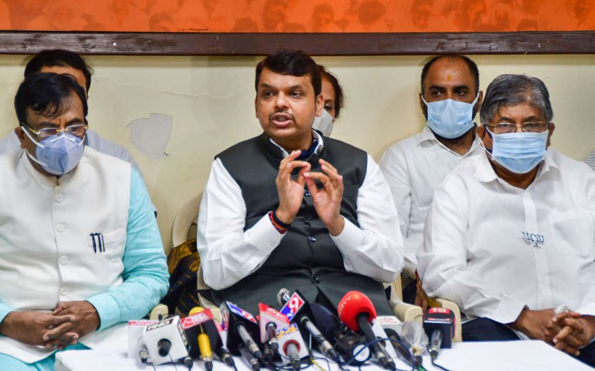 महाराष्ट्र की राजनीति में फिर भूचाल, भाजपा ने कर दी फडणवीस को CM बनाने की मांग