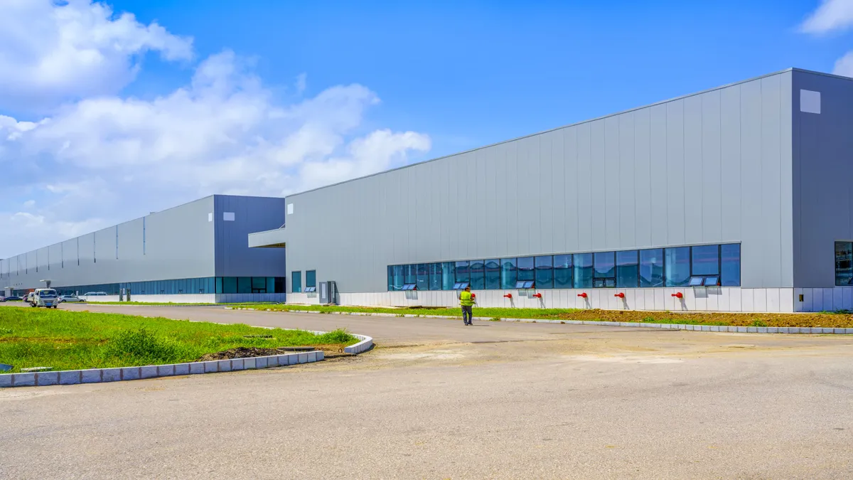 यूपी के औद्योगिक माहौल की जल्द बदलेगी सूरत, कई जिलों में होगी प्राइवेट इंडस्ट्रियल पार्क की स्थापना UP Govt will be setup private industrial parks in many districts - India TV Paisa