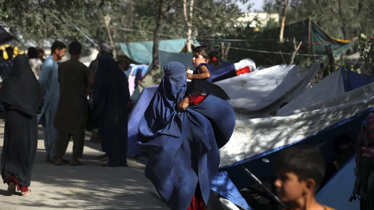 तालिबानी राज में भूख से मरता अफगानिस्तान, एक-एक रोटी के लिए तड़प रहे अफगान Uncertainty, fear and a fragile economy awaits Afghanistan under Taliban rule- India TV Hindi