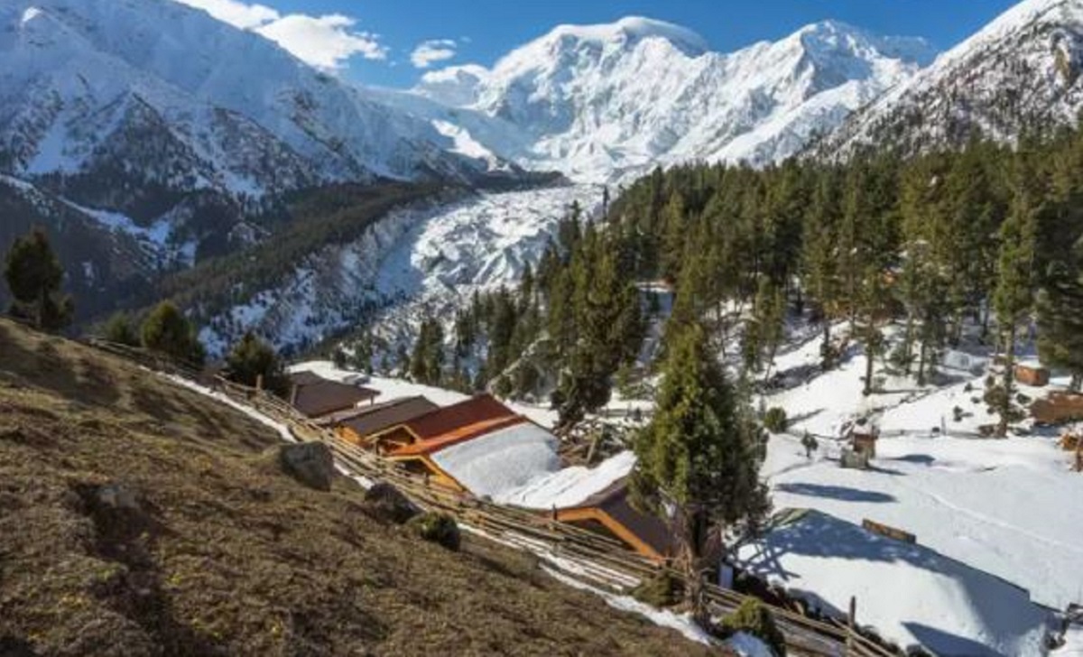 Heavy avalanche in Gilgit-Baltistan region of Pakistan 10 people died painfully, पाकिस्तान के गिलगित-बाल्टिस्तान क्षेत्र में भारी हिमस्खलन से हाहाकार, 10 लोगों की दर्दनाक मौत