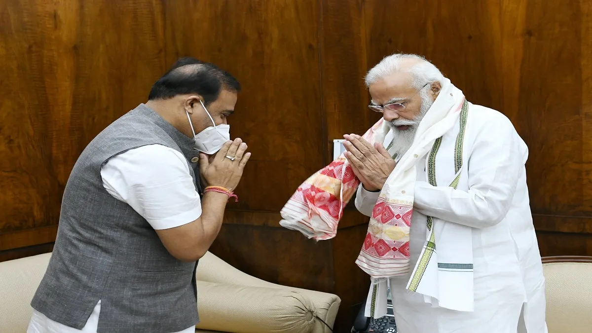 असम के मुख्यमंत्री हिमंता बिस्वा सरमा ने पीएम मोदी से की मुलाकात Assam Chief Minister Himanta Biswa Sarma meets PM Narendra Modi असम के मुख्यमंत्री हिमंता बिस्वा सरम- India TV Hindi