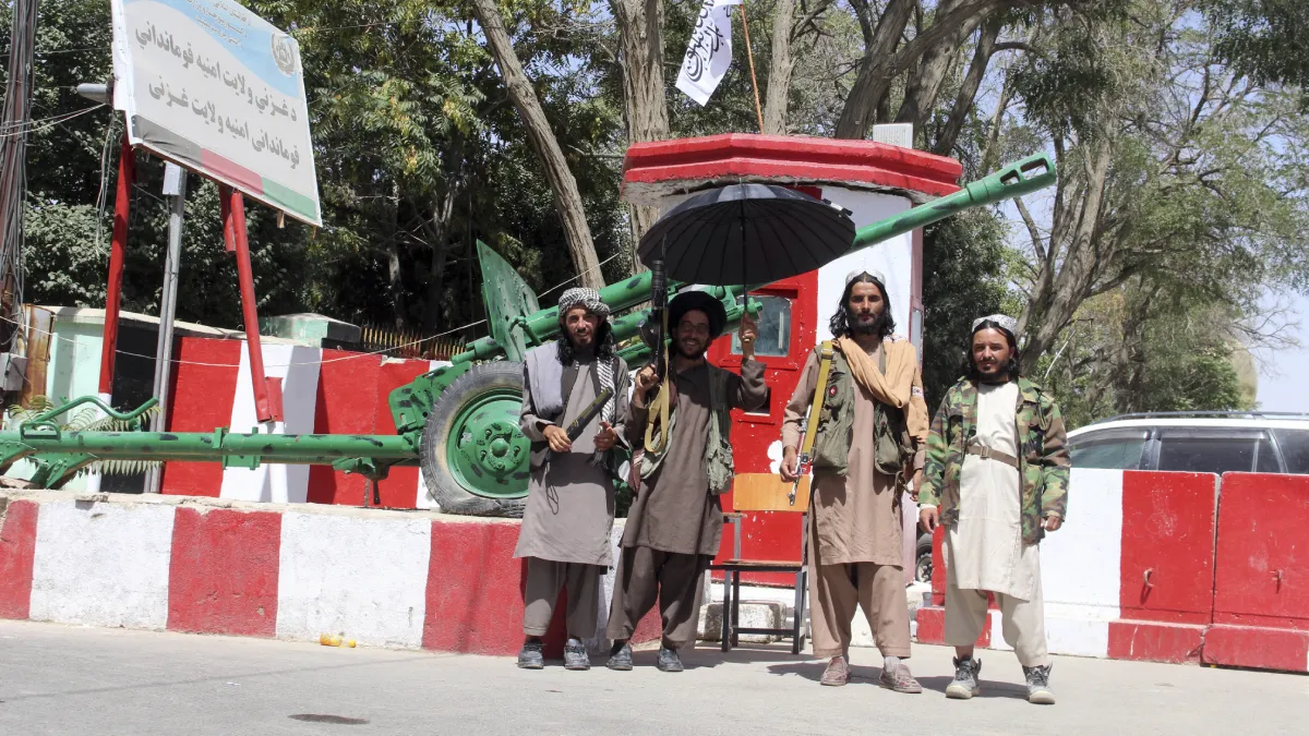 Afghanistan-Taliban Crisis: अफगानिस्तान में क्या हो रहा है? काबुल में घुसा तालिबान Afghanistan-Taliban Crisis LIVE: अफगानिस्तान में क्या हो रहा है? काबुल में घुसा तालिबान- India TV Hindi