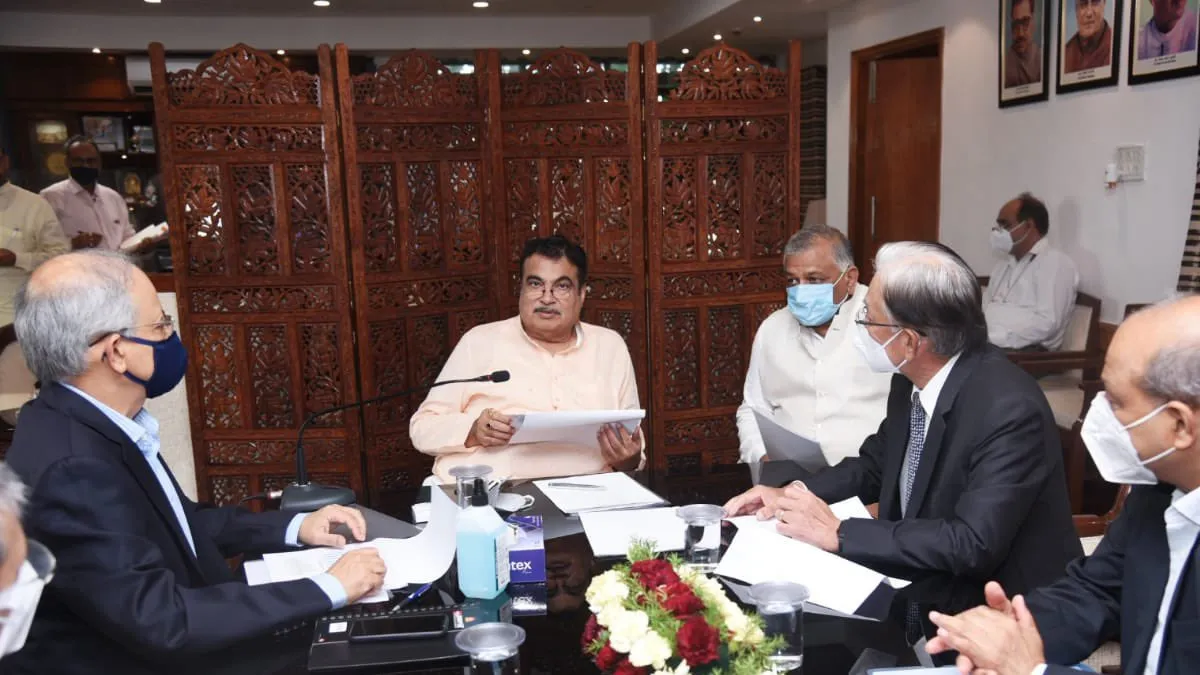 नितिन गडकरी ने दी राहत भरी खबर, ऑटो कंपनियों से अगले एक साल में फ्लेक्स-फ्यूल वाहन पेश करने को कहा Nitin Gadkari says to auto makers Focus on rollout of flex-fuel vehicles in a year- India TV Paisa