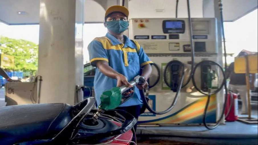 Petrol Diesel Price: पेट्रोल और डीजल में बढ़त से राहत, जानिये क्या हैं आपके शहर में कीमतें <p>तेल कीमतों में कोई...- India TV Paisa
