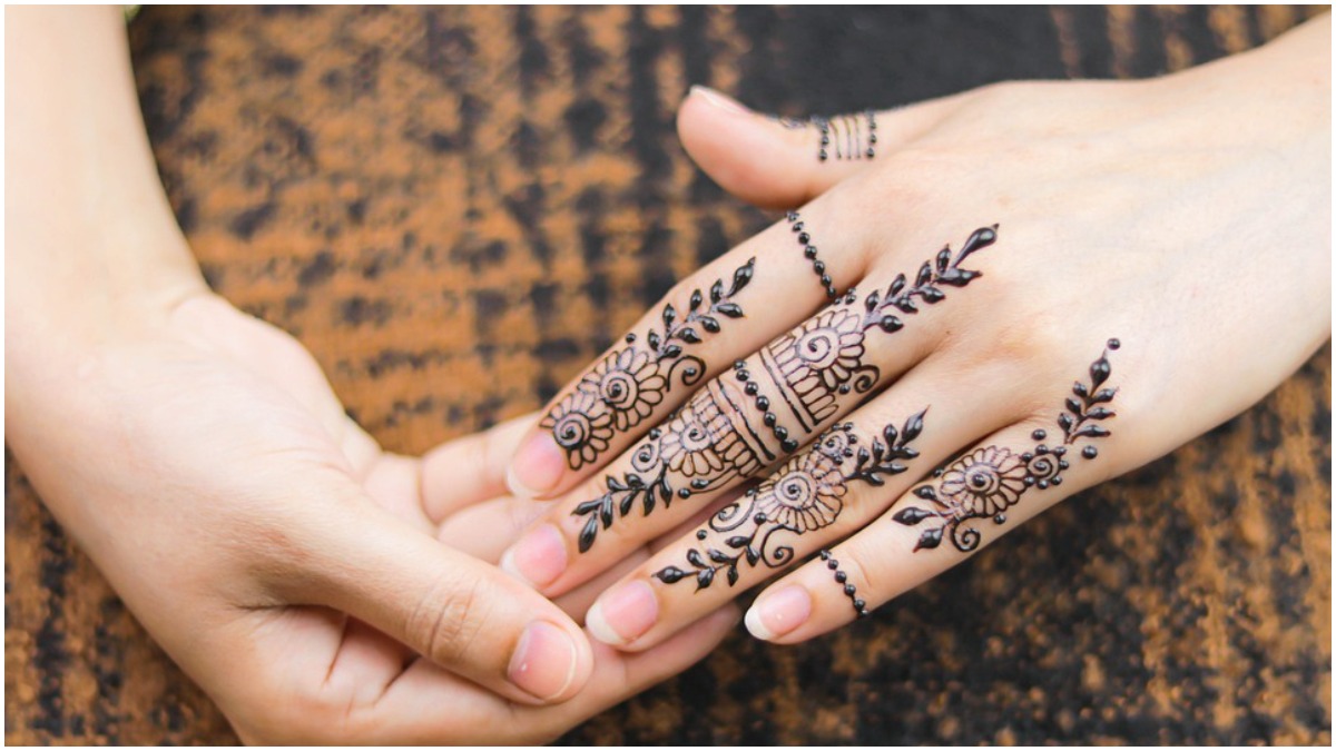 Raksha Bandhan simple mehndi design : rakhi easy mehandi design happy rakshabandhan  mehndi photo - Astrology in Hindi - Raksha Bandhan simple mehndi design :  लगाएं ये आसान और लेटेस्ट मेहंदी डिजाइन, पंचांग ...