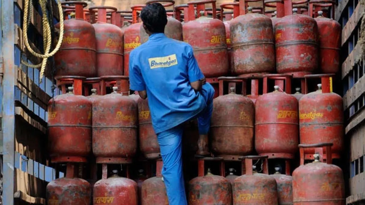BPCL के रसोई गैस उपभोक्ताओं को आगे भी मिलती रहेगी सब्सिडी, बनाया एक अलग प्लेटफॉर्म BPCL LPG customers to continue getting subsidy post privatisation- India TV Hindi