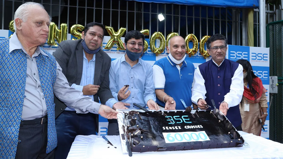 Sensex की तेजी का मजबूत आधार है खुदरा निवेशक, पारदर्शिता बढ़ने से निवेश ने पकड़ी रफ्तार retail and small investors investing money in stock market, confidence in the Indian stock market is- India TV Hindi