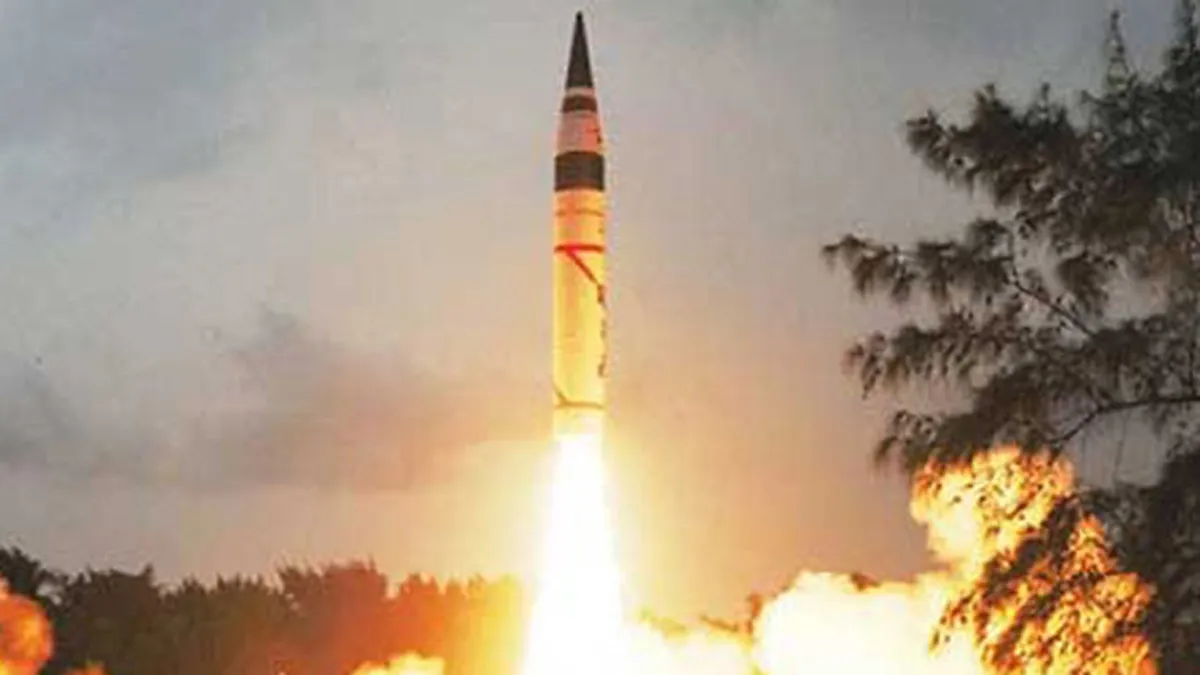 Agni-5 मिसाइल का सफल परीक्षण, 5000 किलोमीटर दूर साध सकती है सटीक निशाना <p>भारत ने अग्नि 5 मिसाइल...- India TV Hindi