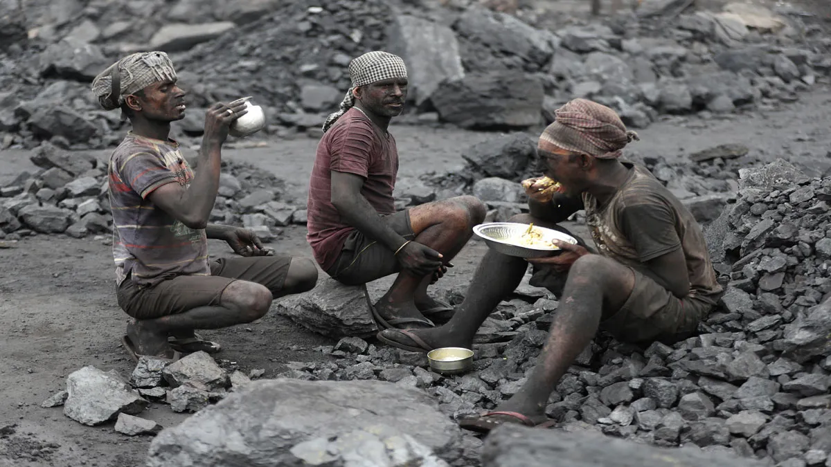 Coal crisis: बिजली संकट के बीच बड़ी खबर, कोल इंडिया ने उद्योगों के लिए रोकी सप्लाई <p>Coal crisis: बिजली संकट के...- India TV Hindi