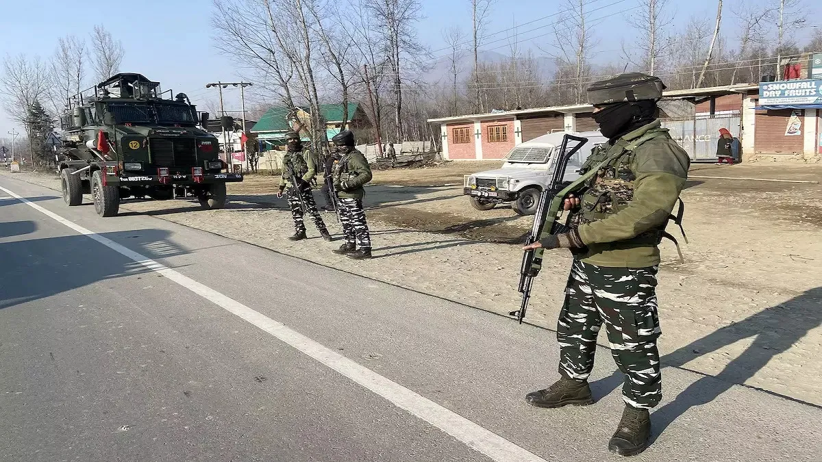 Jammu Kashmir: कश्मीर में आतंकवादियों ने 2 गैर स्थानीय लोगों की गोली मारकर हत्या की जम्मू कश्मीर: श्रीनगर के ईदगाह इलाके में आतंकवादियों ने गोलगप्पा विक्रेता को मारी गोली- India TV Hindi