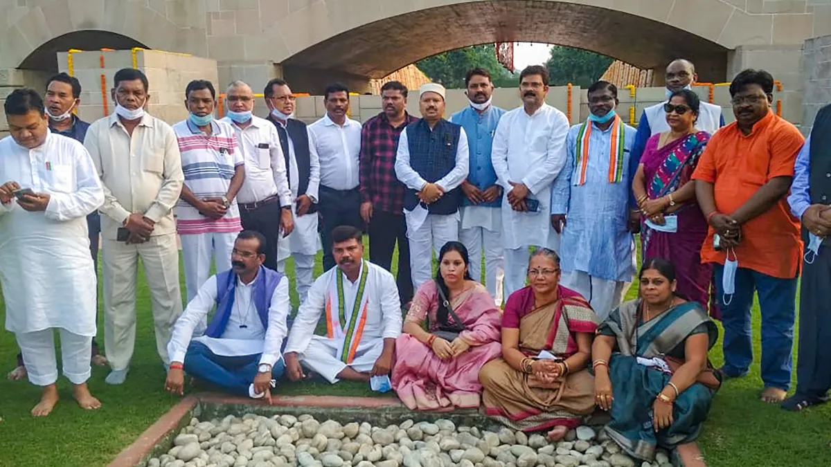 दिल्ली से छत्तीसगढ़ लौटे विधायक, कहा- 'ऑल इज वेल' Chhattisgarh Congress MLAs, who were camping in Delhi.- India TV Hindi