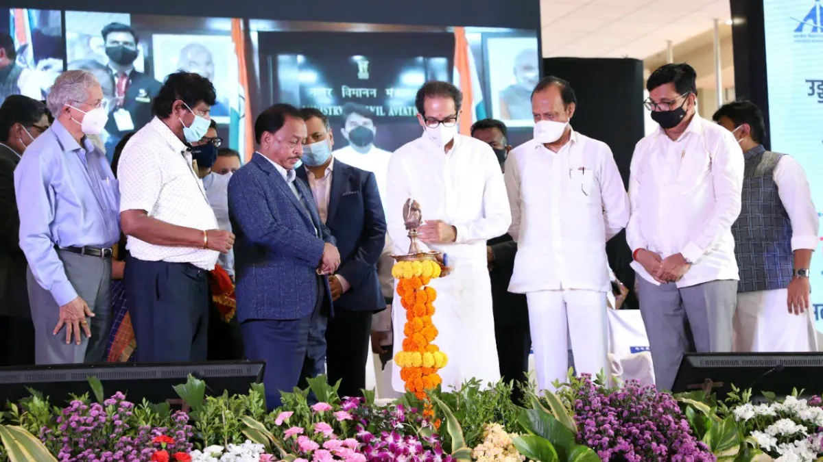 महाराष्ट्र: 16 साल बाद एक मंच पर दिखे धुर विरोधी नारायण राणे और उद्धव ठाकरे, एक दूसरे पर साधा निशाना महाराष्ट्र: 16 साल बाद एक मंच पर दिखे धुर विरोधी नारायण राणे और उद्धव ठाकरे, एक दूसरे पर साधा निशाना- India TV Hindi