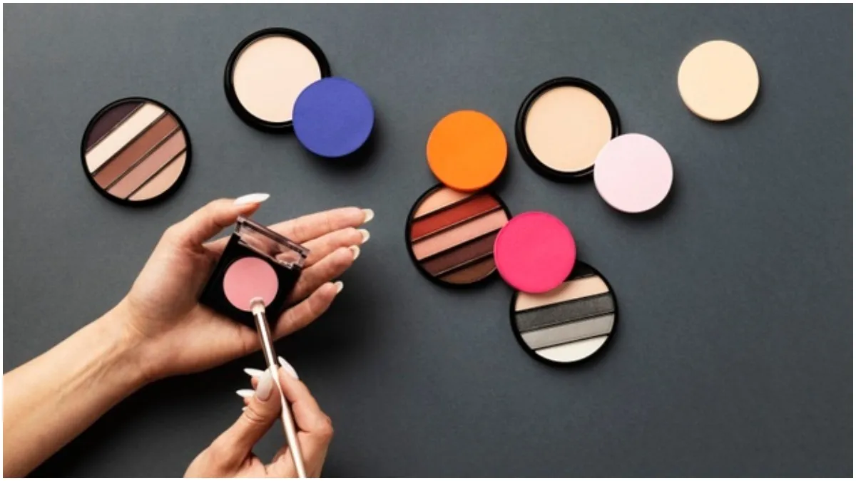 Diwali 2021 : दीपावली पर इस तरह करें सिंपल मेकअप, नजर आएगा झिलमिलाता चेहरा Diwali 2021 makeup tips- India TV Hindi