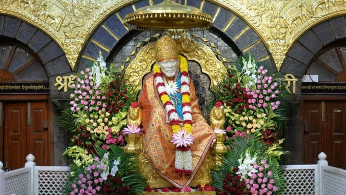 shirdi sai baba mandir darshan open if unable to visit do online darshan here -खुल गए शिरडी साईं बाबा मंदिर के कपाट, यहां करें ऑनलाइन दर्शन - India TV Hindi
