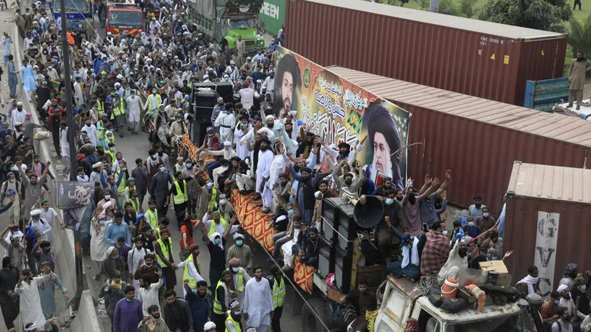 TLP, TLP Pakistan police, Pakistan police TLP Imran Khan- India TV Hindi