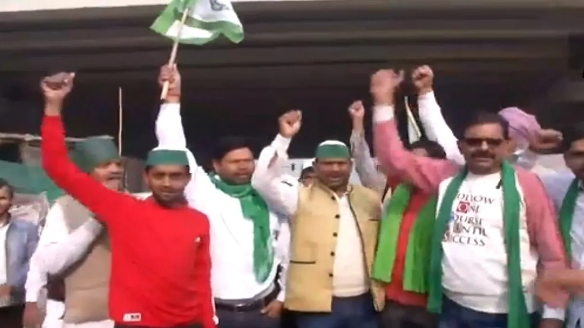 PM Modi Repealed 3 Farm Laws Live Update: गाजीपुर बॉर्डर पर किसानों ने झंडा लहराकर मनाया जश्न PM Modi Repealed 3 Farm Laws Live Update: गाजीपुर बॉर्डर पर किसानों ने झंडा लहराकर मनाया जश्न- India TV Hindi