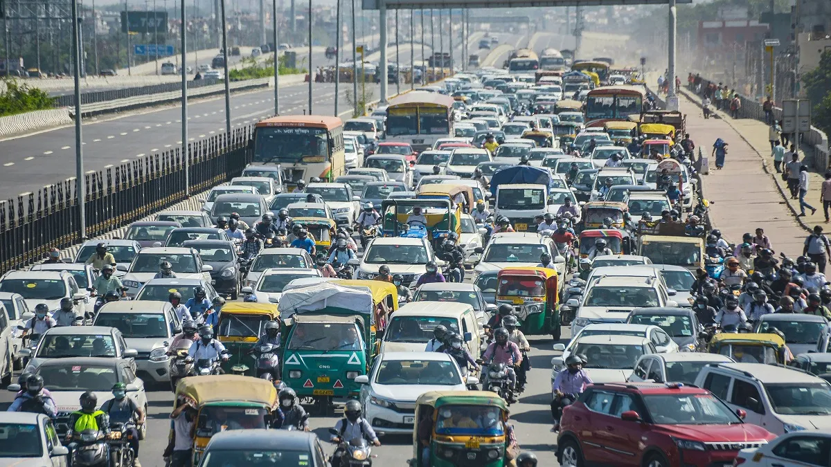 वाहन चलाना हुआ और महंगा, हरित कर में कई गुना बढ़ोत्तरी वाहन चलाना हुआ और मुश्किल, हरित कर में कई गुना बढ़ोत्तरी- India TV Paisa