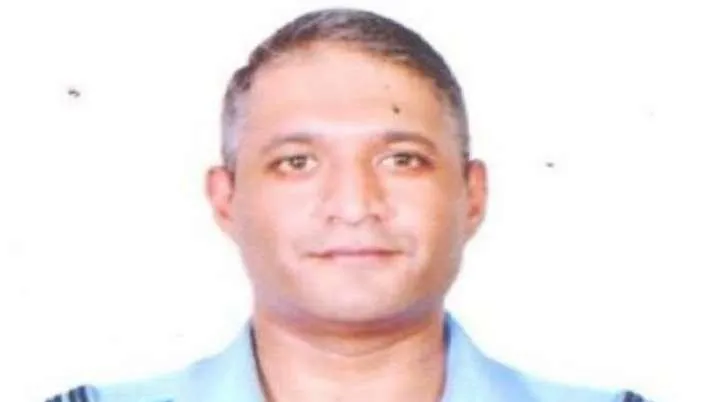 हेलिकॉप्टर हादसे में घायल ग्रुप कैप्टन वरुण सिंह का निधन, बेंगलुरु में चल रहा था इलाज <p>कैप्टन वरूण सिंह</p>- India TV Hindi