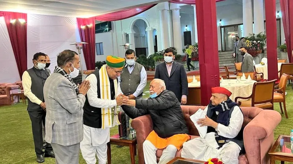 मोहन भागवत और मुलायम सिंह यादव की मुलाकात का सच तस्वीर ने किया बयां… BJP, SP on Mulayam Singh Yadav and Mohan Bhagwat meeting- India TV Hindi