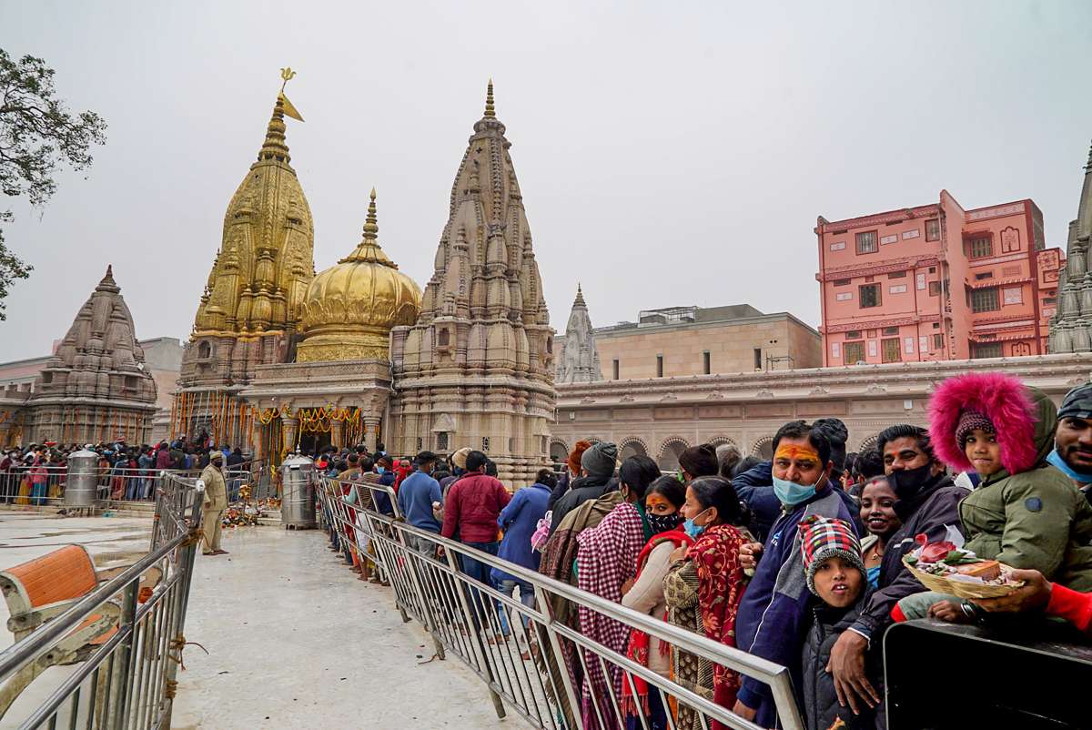 काशी विश्वनाथ मंदिर में बढ़ गया दर्शन शुल्क, अखिलेश यादव ने भाजपा पर साधा निशाना । Akhilesh Yadav furious over increase in Kashi Vishwanath’s darshan fee said BJP has made religion a business