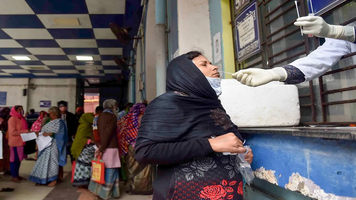 Coronavirus Omicron LIVE Updates: देश में कोरोना की रफ्तार तेज, 24 घंटे में 2 लाख 71 हजार 202 नए मरीज, 314 लोगों की हुई मौत कोरोना की रफ्तार तेज- India TV Hindi