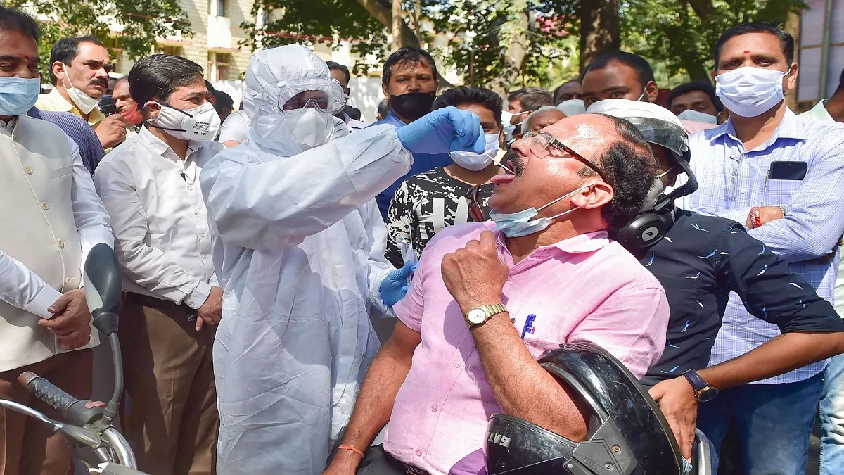 Coronavirus Omicron LIVE Updates: देश में कोरोना विस्फोट, 24 घंटे में 3 लाख 17 हजार नए मामले, 491 लोगों की मौत दिल्ली में बढ़ रहे हैं कोरोना के मामले- India TV Hindi