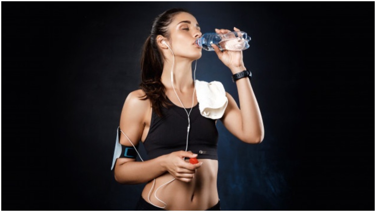 drinking too much water can be risky for health।जरूरत से ज्यादा पानी पीना  दे सकता है कई बीमारियों को न्योता - India TV Hindi News