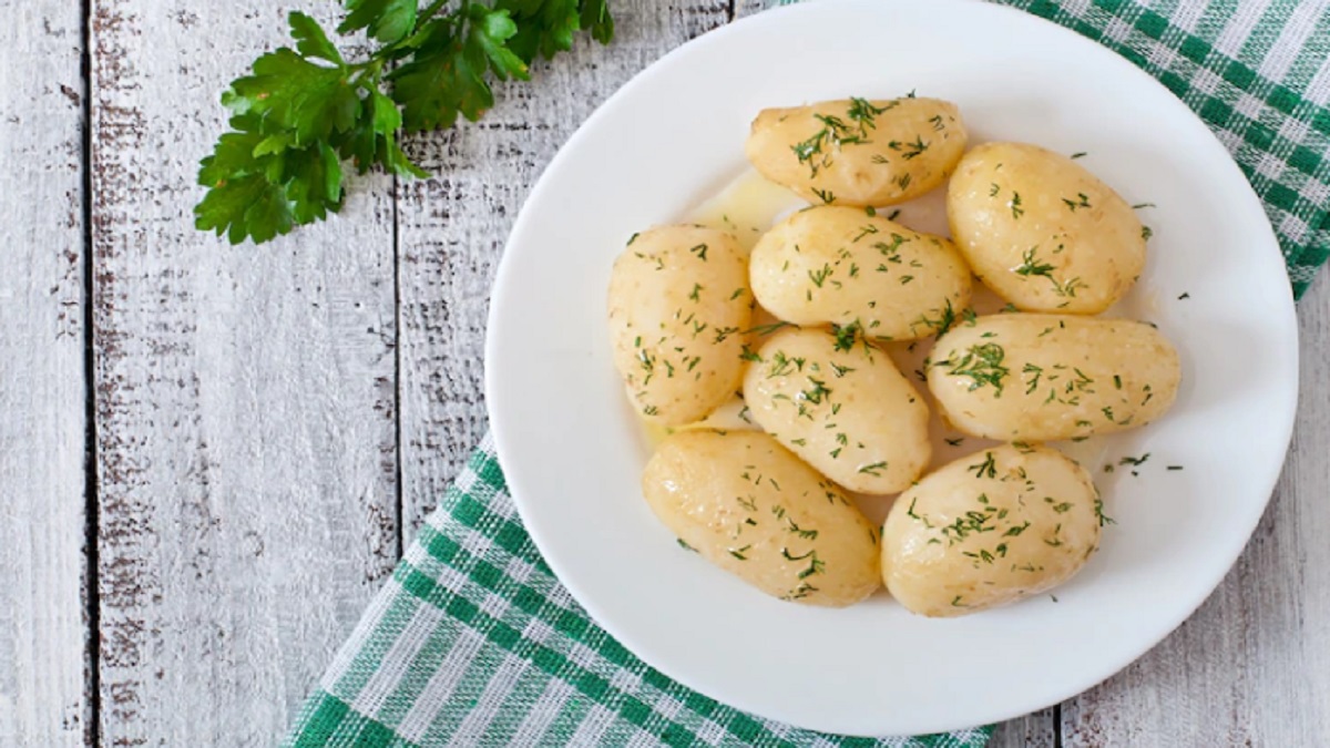 potato for weight loss boil potato help to loose weight diet plan आलू