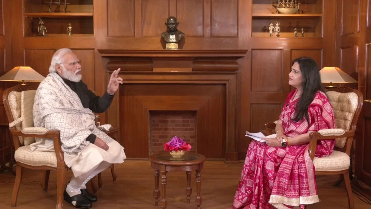 PM Modi Interview: 'यूपी में BJP के पक्ष में लहर है, भारी बहुमत से जीतेंगे चुनाव' PM Modi Interview- India TV Hindi