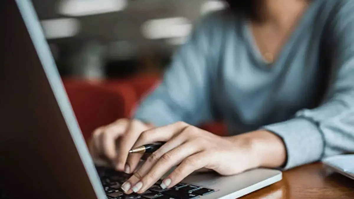 <p>Online banking</p>- India TV Paisa